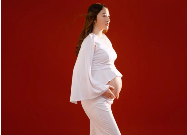 怀孕呕吐不停，胎儿会有问题吗？