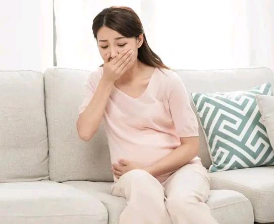 孕期怎样睡对宝宝的发育比较好?怀孕时睡姿应该注意什么?